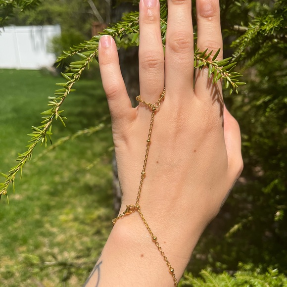 Dainty gold hand chain - Picture 2 of 2